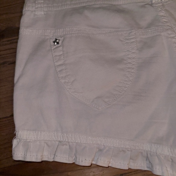 CI Sono by Cavalina Women's White Shorts Ruffle Leg 3 Button Sz Med - Picture 4 of 10